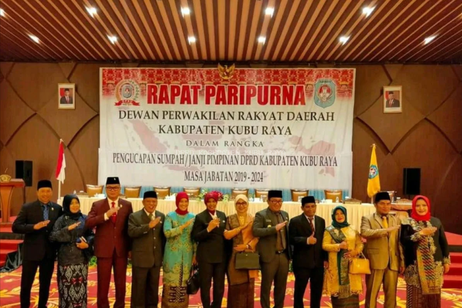 Empat pimpinan definitif DPRD Kubu Raya Kalbar dilantik