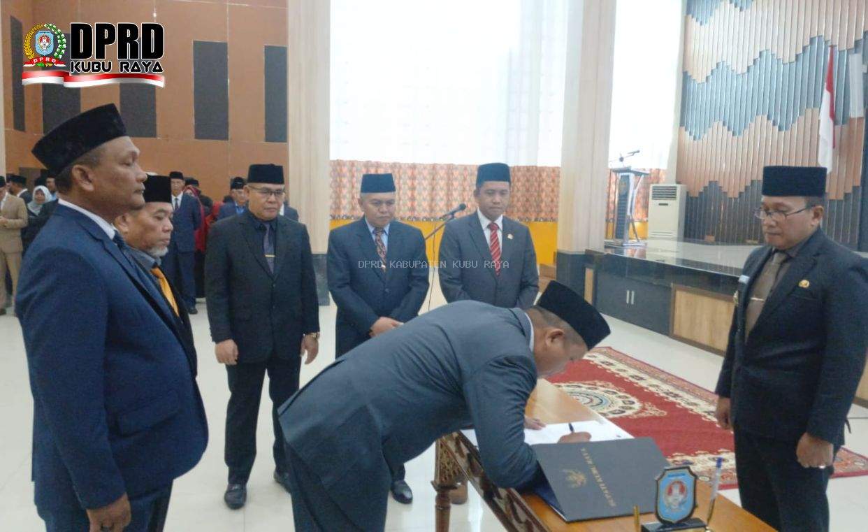 Pimpinan DPRD Kubu Raya Hadiri Pelantikan Pejabat Struktural dan Fungsional